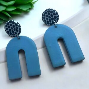 Gray  Arch Stud Earrings